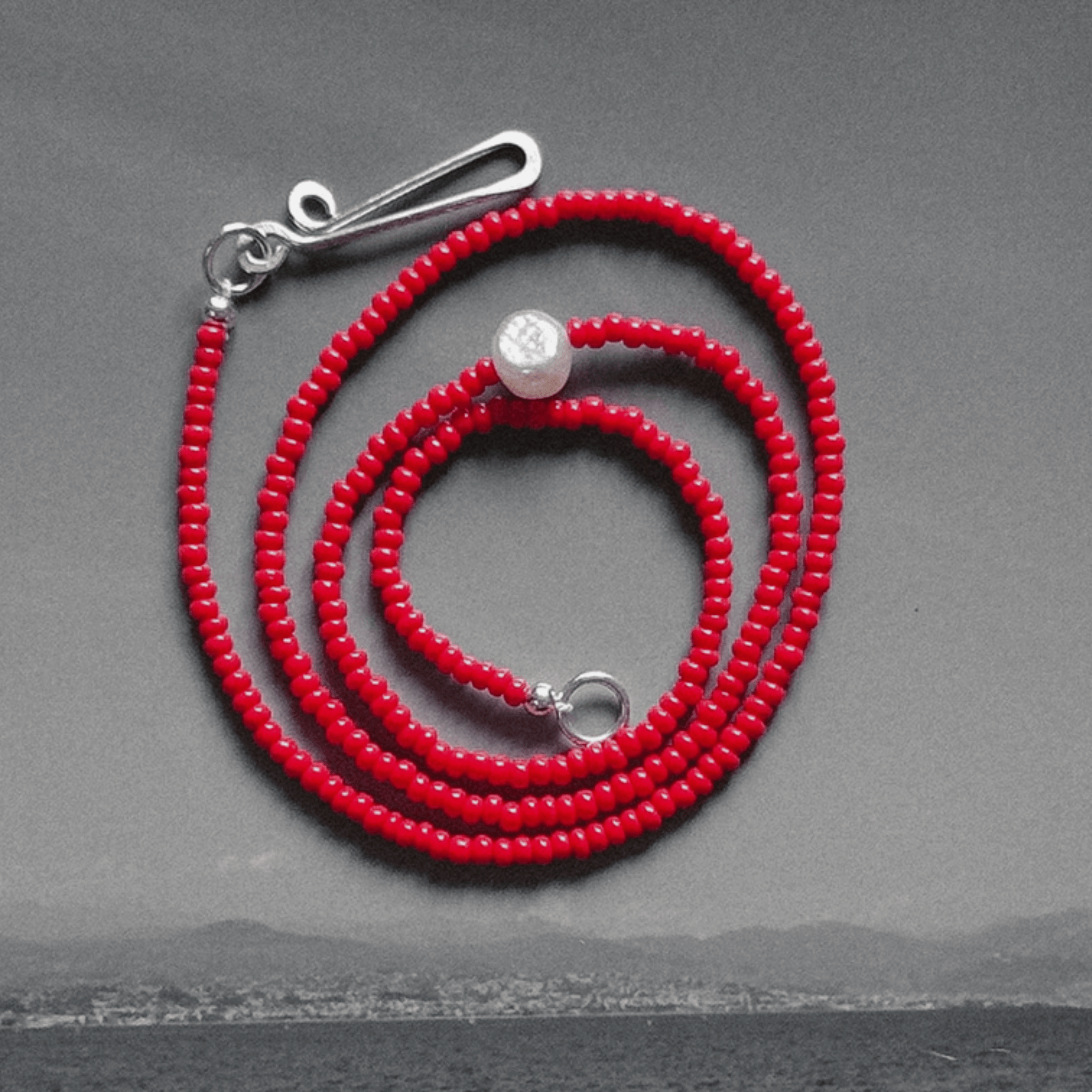 Red bead necklace with a freshwater pearl, inspired by simplicity and crafted with elegance.