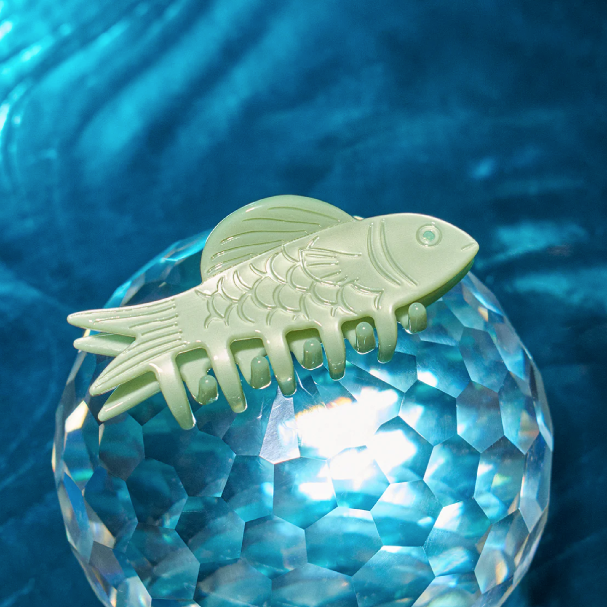 JADE FISH MINI HAIR CLAW