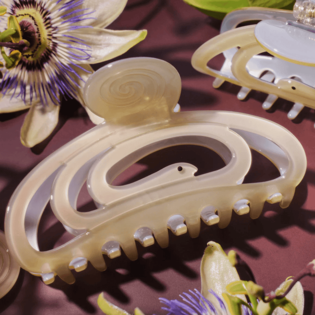 Stylish CORRA HAIR CLAW in pale green, featuring a lightweight cutout design, ideal for medium to long hair.