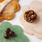 SCALLOP RESIN CHARCUTERIE BOARD - VANILLA